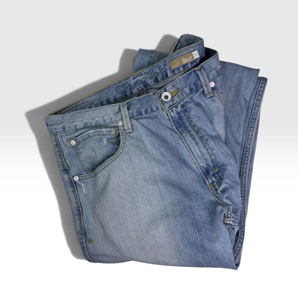 True Vintage 90s Levi’s SilverTab Baggy Bootcut Jeans 34x34 Light Wash